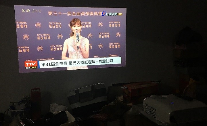 [體驗分享] EPSON EH-TW5700 一個替代家中電視還可以促進親子互動的好選擇!