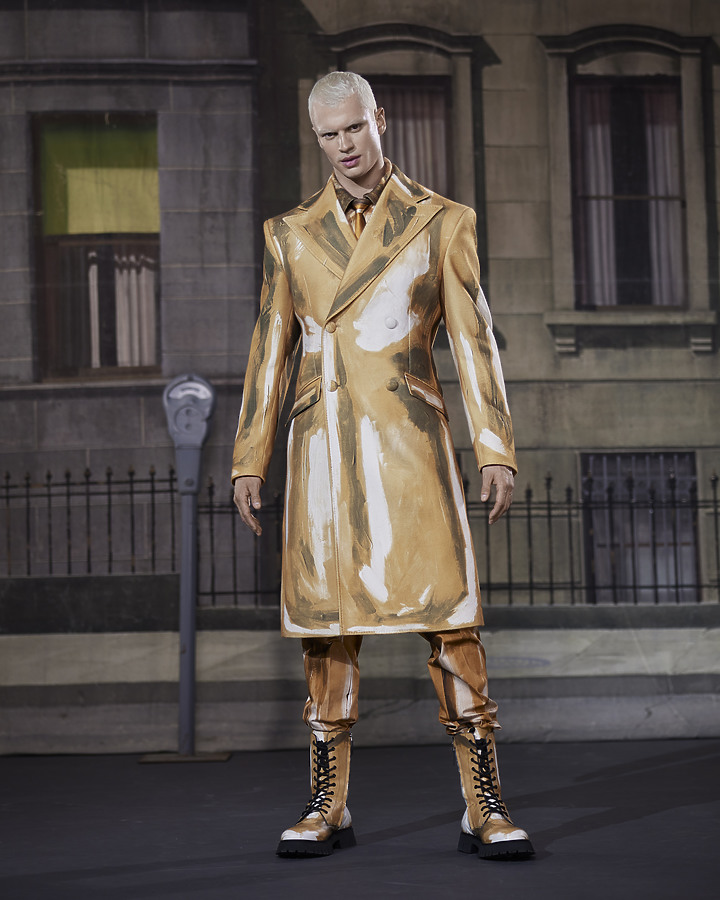 點我看大圖 米蘭男裝周/TOD’S「微電影」秀新品MOSCHINO西裝油畫每件都驚艷