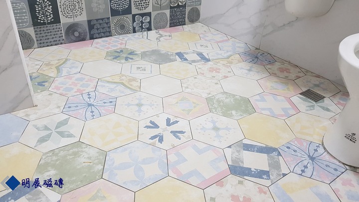 想買西班牙六角磚鋪陽台地磚