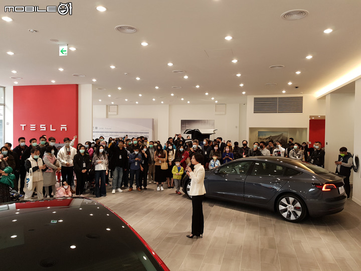 Tesla Center高雄服務體驗中心正式開幕,同時限量開放Model 3 白色內裝現貨車