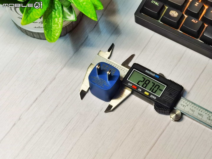 [文長圖多] iPhone充電器怎麼選？IDMIX PD快充充電套裝開箱，iPhone 12專屬配件