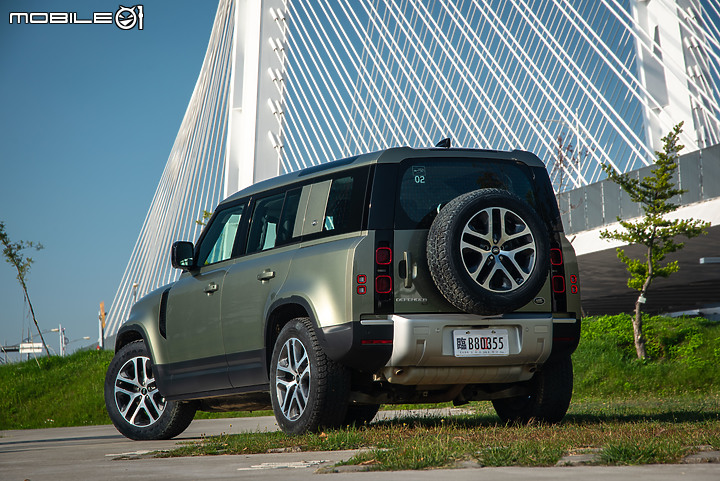 Land Rover New Defender P300 HSE試駕|冒險精神再續,性格依舊強悍的越野硬漢!
