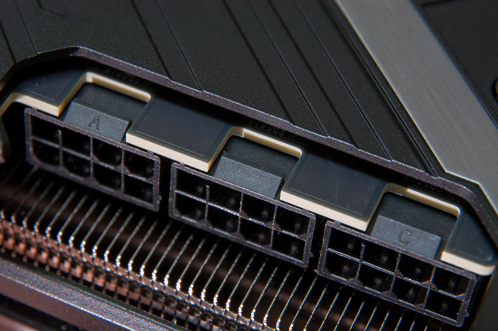 點我看大圖 「ASUS ROG Strix RTX3080 開箱兼前代比較評測」 - 有點認真開箱文。