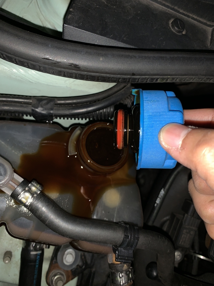 Fiat 500 維修分享 (壞了一個我沒想過的地方...oil filter housing)