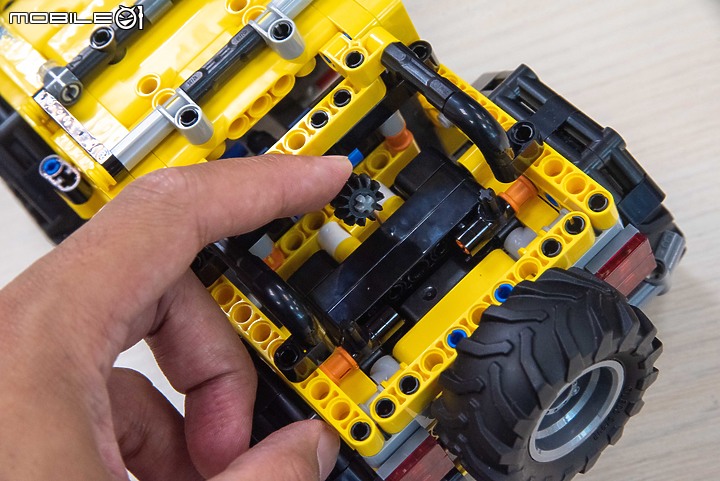 【開箱】樂高Lego最新Technic系列實拍,Ferrari 488 GTE/McLaren Senna GTR/Jeep Wrangler三車齊發!