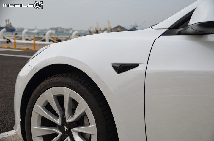 Tesla Model 3 Long Range 2021年式新版試駕,無懸念北高直達,細節強化更有吸引力!