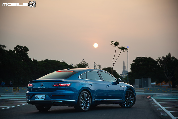Volkswagen Arteon 330 TSI Elegance Premium試駕|帥是基本,新世代科技含量更是迷人!