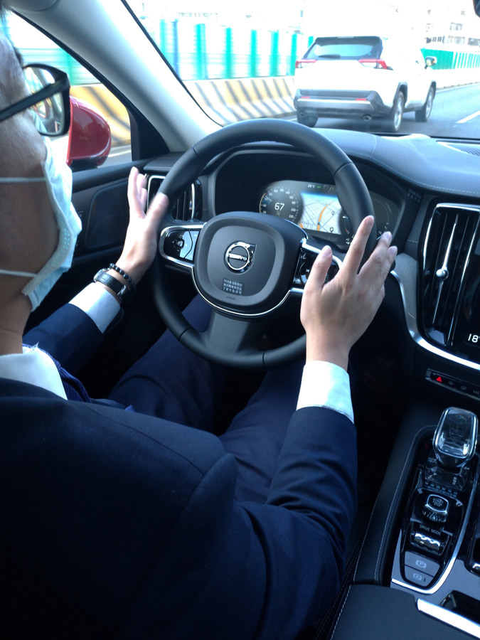 TESLA Model Y或VOLVO S60 PHEV，純電車與豪車的選擇(文長)