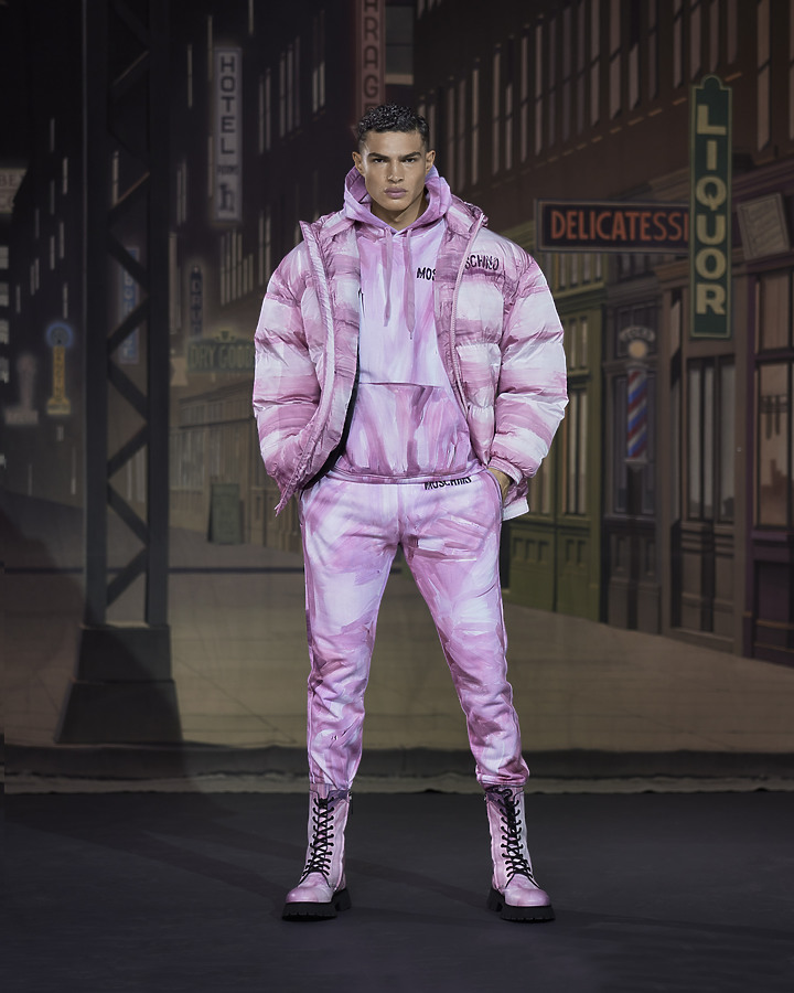 點我看大圖 米蘭男裝周/TOD’S「微電影」秀新品MOSCHINO西裝油畫每件都驚艷