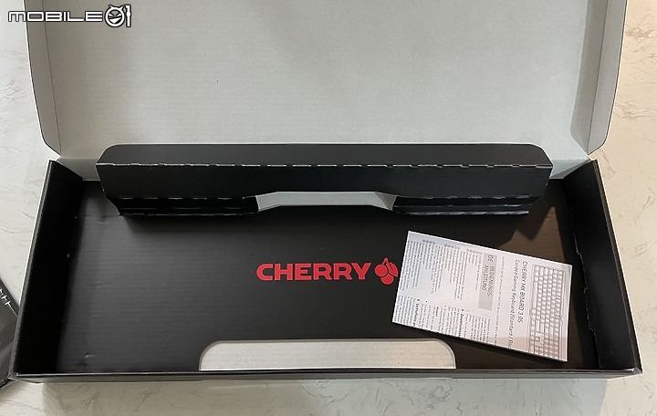點我看大圖 德國工藝雪白信仰 Cherry MX Board 3.0S RGB 開箱