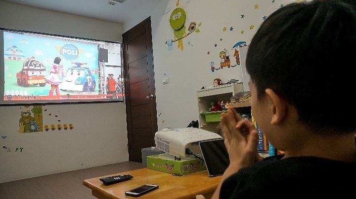 [體驗分享] EPSON EH-TW5700 一個替代家中電視還可以促進親子互動的好選擇!