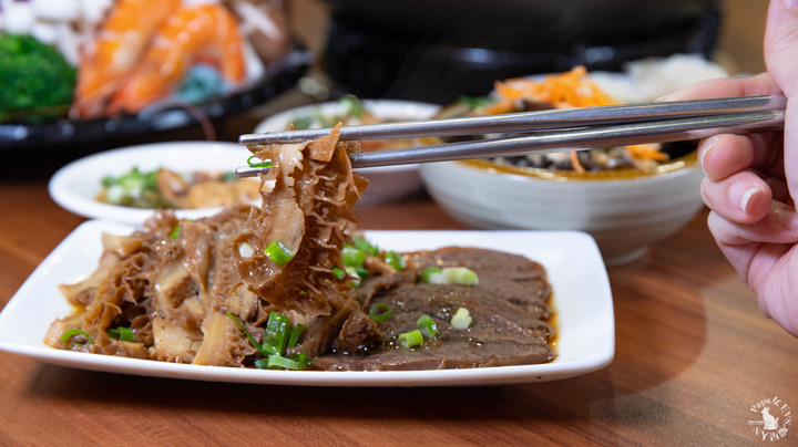 大紅燈籠 東北酸菜白肉鍋-鴛鴦麻辣鍋/個人獨享單鍋~ 水餃 捲餅 醬肘子 好吃