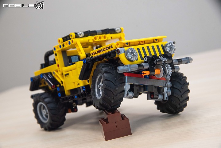 【開箱】樂高Lego最新Technic系列實拍,Ferrari 488 GTE/McLaren Senna GTR/Jeep Wrangler三車齊發!