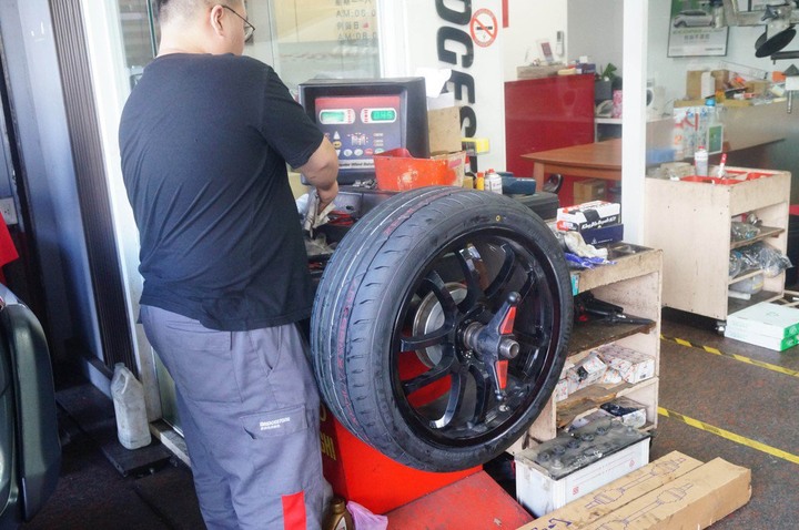 全天候性能街胎 普利司通POTENZA Adrenalin RE004 乾濕熱血全體驗！