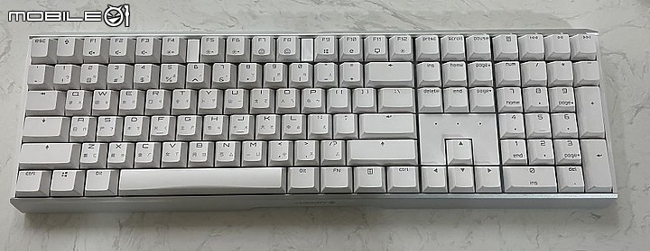 點我看大圖 德國工藝雪白信仰 Cherry MX Board 3.0S RGB 開箱