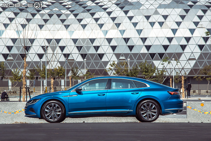 Volkswagen Arteon 330 TSI Elegance Premium試駕|帥是基本,新世代科技含量更是迷人!