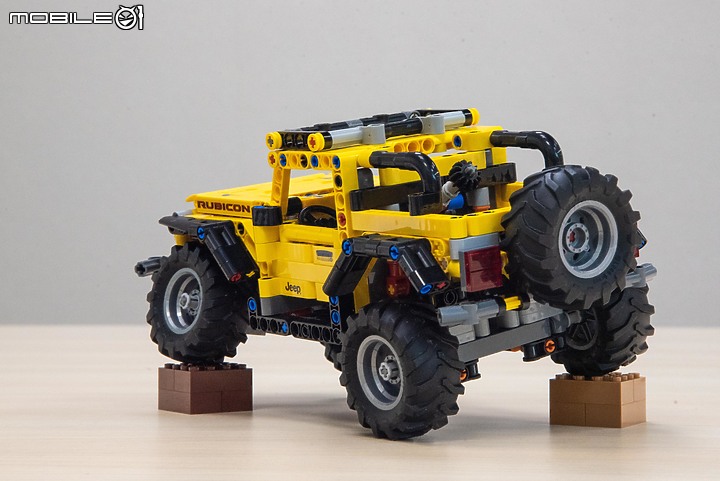 【開箱】樂高Lego最新Technic系列實拍,Ferrari 488 GTE/McLaren Senna GTR/Jeep Wrangler三車齊發!