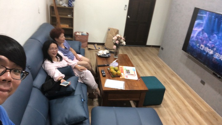 開箱:客廳改建的沙發分享文 (赫里亞沙發台南旗艦店)