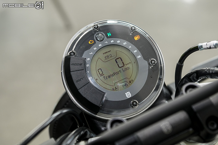 【採訪】Husqvarna 安東貿易正式代理!Svartpilen 401 & Vitpilen 401 新價上市!701 Supermoto 同步登場!