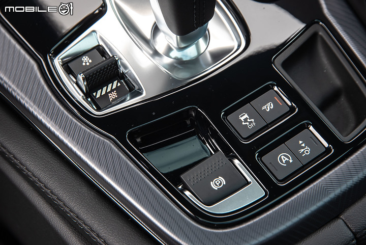 Jaguar 小改款 F-Type P300 R-Dynamic 試駕|美型依舊,2.0T動力表現恰到好處!