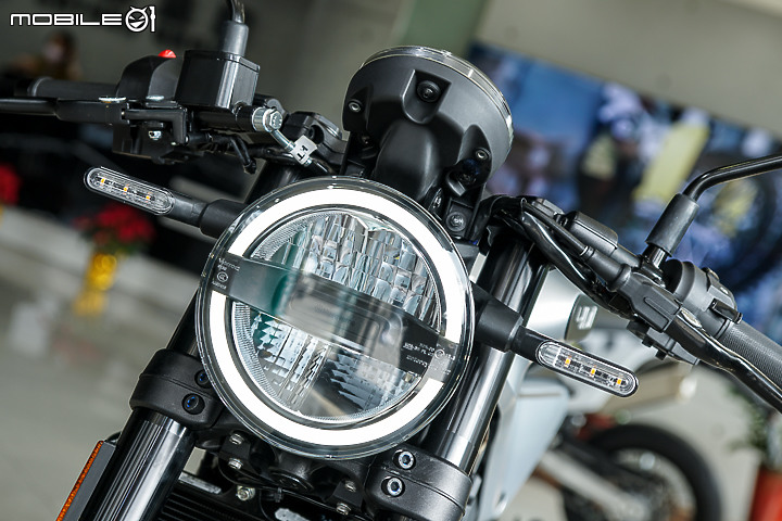 【採訪】Husqvarna 安東貿易正式代理!Svartpilen 401 & Vitpilen 401 新價上市!701 Supermoto 同步登場!