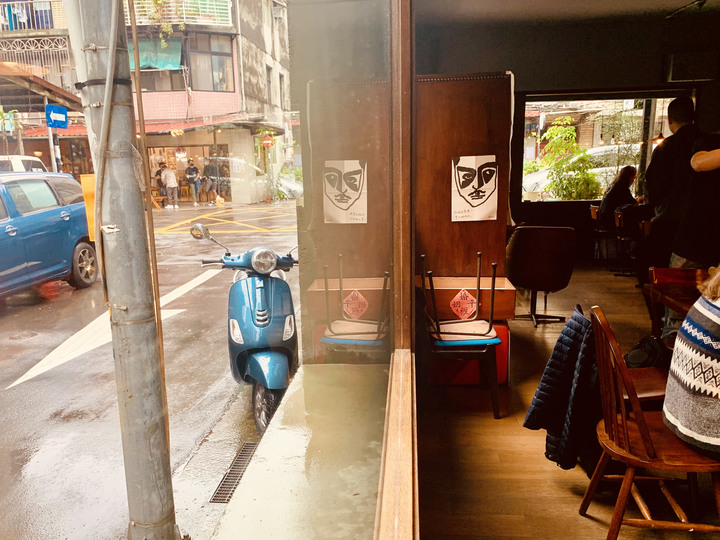 當城市交織Vespa，給自己一場約會