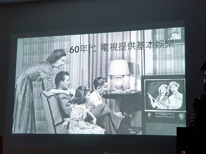 小米手機版官網 2/16 12:00-2/23 23:59付款訂單暫停出貨,24號恢復出貨