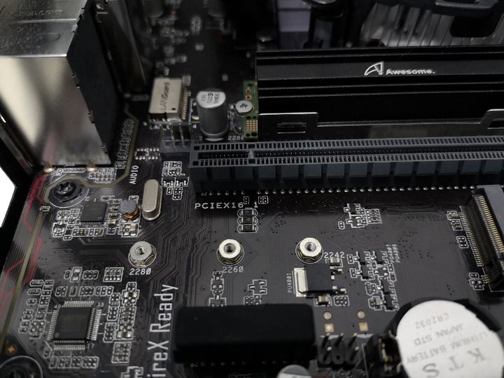 M.2 SSD黑色貼紙？ 銅柱安裝問題