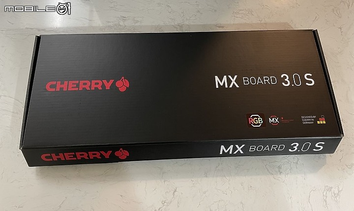 點我看大圖 德國工藝雪白信仰 Cherry MX Board 3.0S RGB 開箱