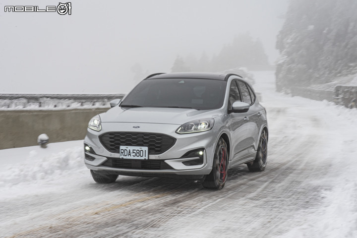 Ford Kuga EcoBoost250 ST-Line AWD直闖武嶺水晶宮,雪地試駕心得分享!