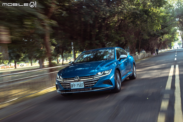 Volkswagen Arteon 330 TSI Elegance Premium試駕|帥是基本,新世代科技含量更是迷人!