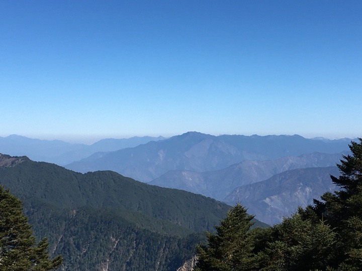 「坐車比爬山還累的百岳」-郡大山