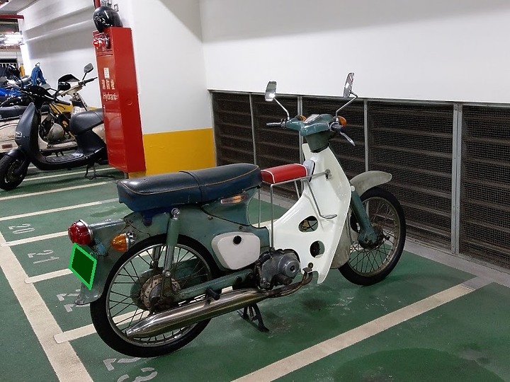 這台摩托車好復古，唷