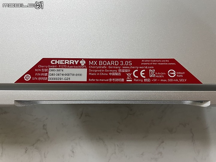 點我看大圖 德國工藝雪白信仰 Cherry MX Board 3.0S RGB 開箱
