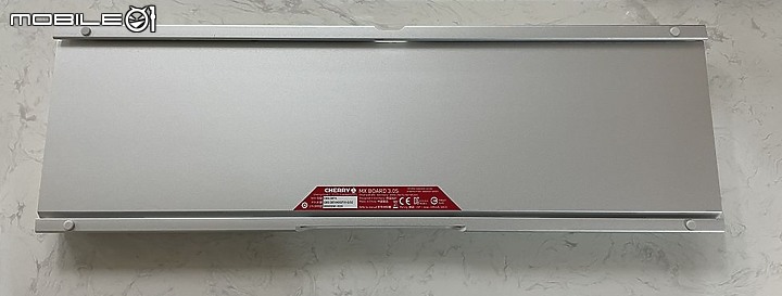 點我看大圖 德國工藝雪白信仰 Cherry MX Board 3.0S RGB 開箱