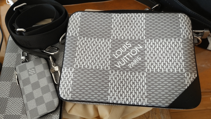 开箱 LV 三合一男款邮差包 N50027 冰极色。0126更新