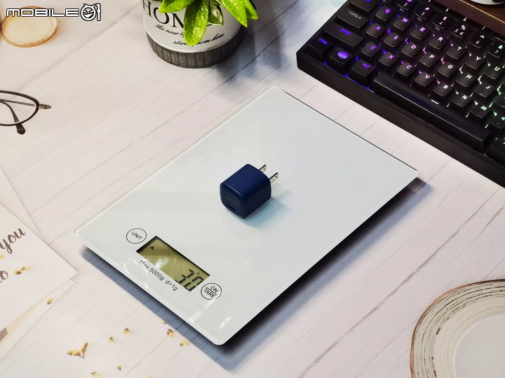 [文長圖多] iPhone充電器怎麼選？IDMIX PD快充充電套裝開箱，iPhone 12專屬配件