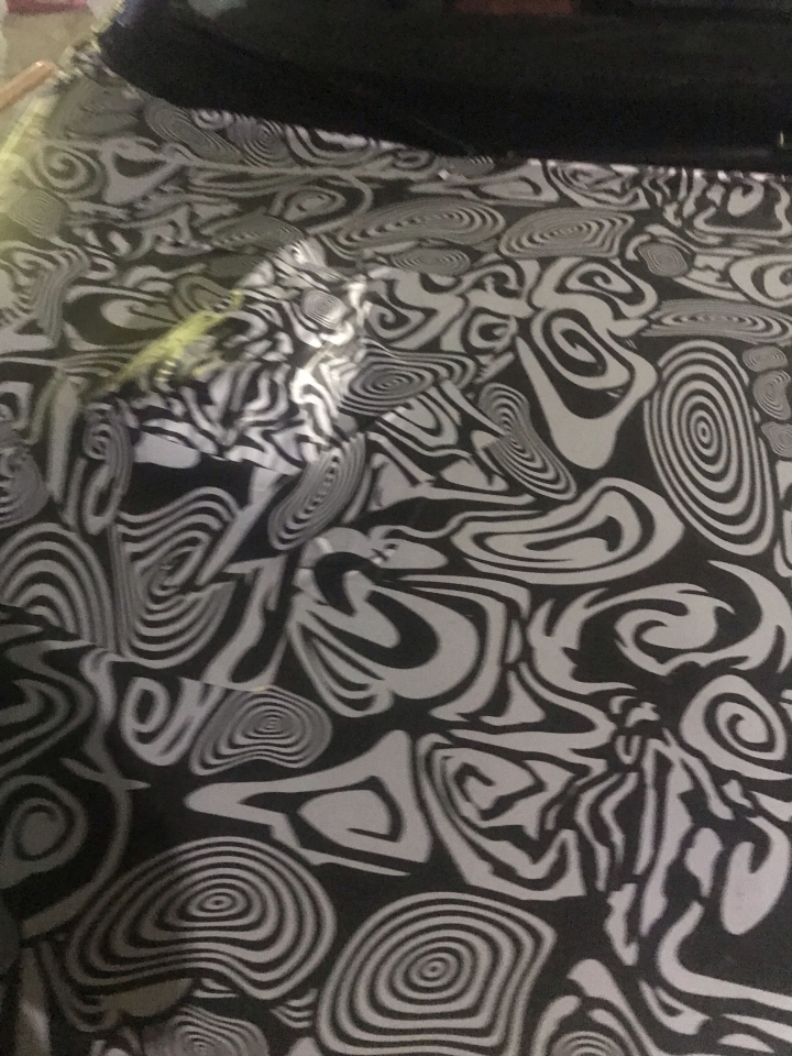 在路邊看到試車牌包的跟肉粽一樣