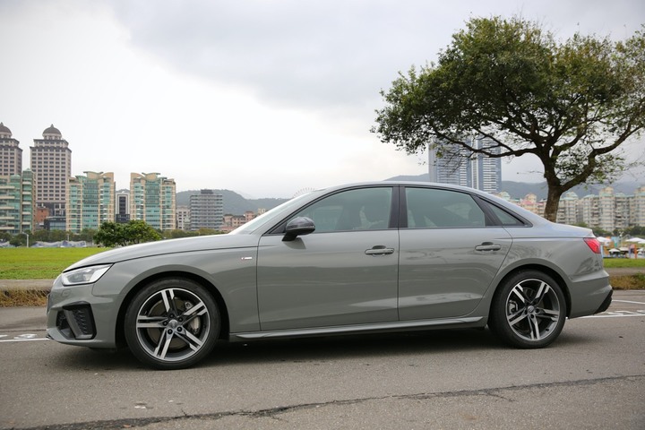 與320i E90道別，新夥伴A4 Sedan B9.5開箱！