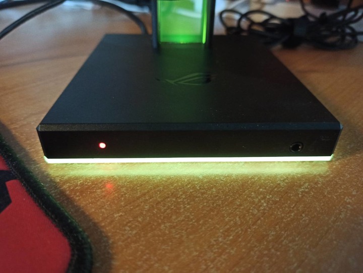 不只當耳機架,還是一張音效卡?!ROG Throne QI輕開箱