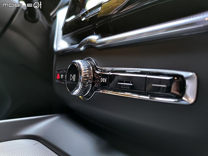 純粹分享Volvo XC60 B5 R-Design