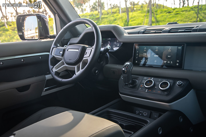Land Rover New Defender P300 HSE試駕|冒險精神再續,性格依舊強悍的越野硬漢!