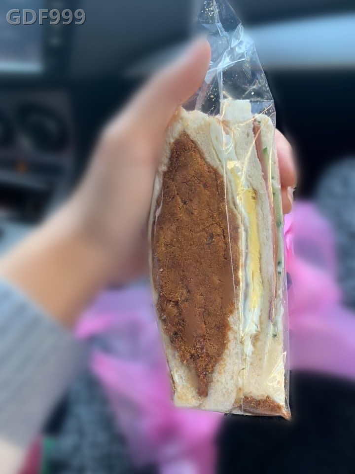 現在的肉鬆是不是萊豬做的啊，早餐店阿姨給我加爆
