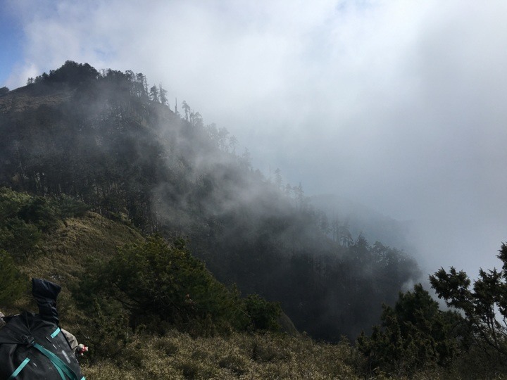 「坐車比爬山還累的百岳」-郡大山