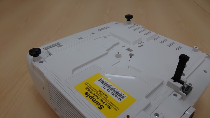 擺脫多線束縛的EPSON EH-TW5700網路影音娛樂高畫質投影機