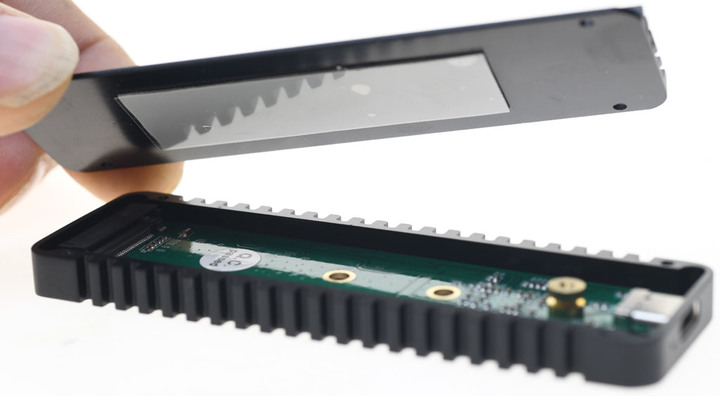 採用新款晶片的SilverStone MS12 USB3.2 Gen2x2 NVMe外接盒簡測