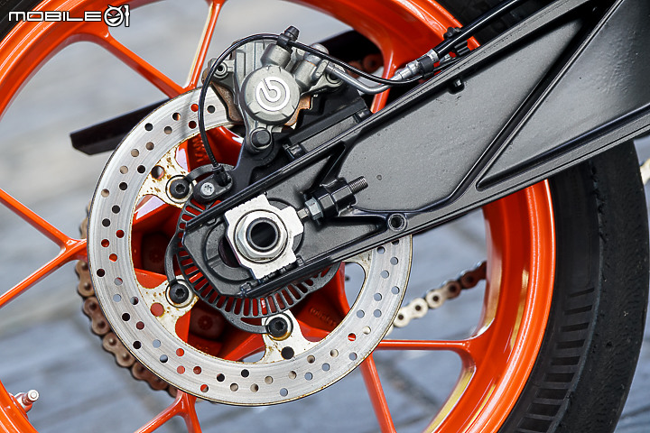 KTM 890 Duke R 公路與賽道試駕報告|久違的血脈噴張二輪猛獸