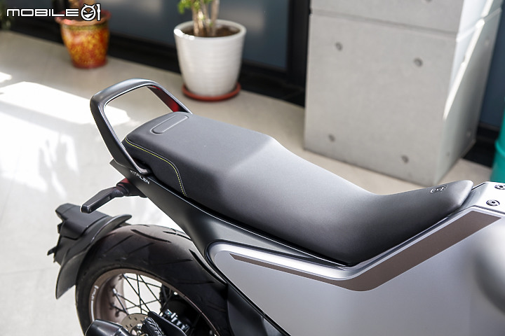【採訪】Husqvarna 安東貿易正式代理!Svartpilen 401 & Vitpilen 401 新價上市!701 Supermoto 同步登場!