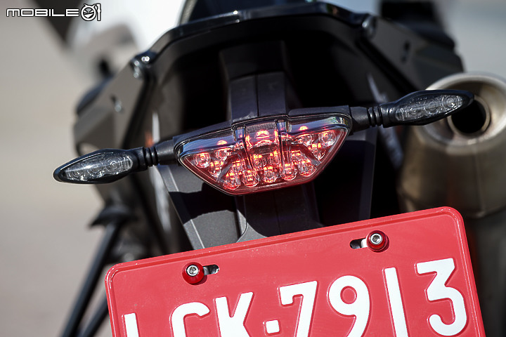 KTM 890 Duke R 公路與賽道試駕報告｜久違的血脈噴張二輪猛獸