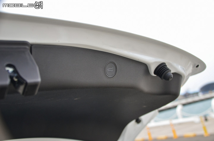Tesla Model 3 Long Range 2021年式新版試駕,無懸念北高直達,細節強化更有吸引力!